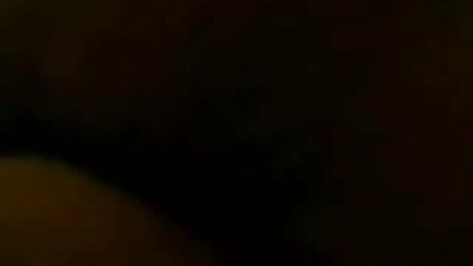 18 মাবেটাচুদাচুদি বছর বয়সী বোন প্রথম পেতে একটি ঠুং ঠুং শব্দ দিয়ে তার ভাই নিদ্রা হইতে জাগা আপ